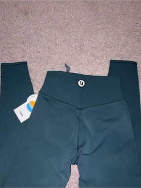 NWT Vuori Chilled Out Leggings